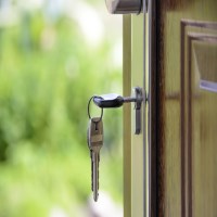 Key in door housing v2